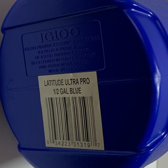 Igloo Latitude Ultra Pro Water Jug 2 Qt Blue New - Picture 8 of 14